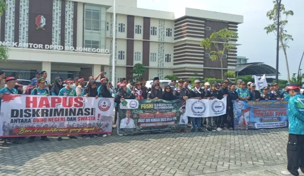 Ketua DPRD Bojonegoro Lepas Aliansi Pendidik Bojonegoro Berangkat ke Ibukota