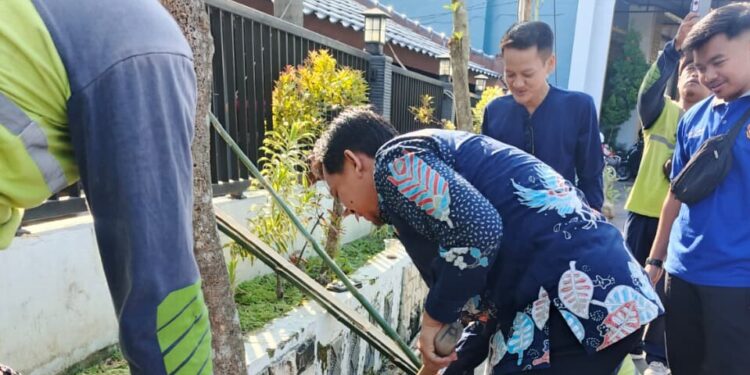 Dinsos Bojonegoro Berbagi 20 Pohon Pule untuk Penghijauan Makam Kanjeng Soemantri