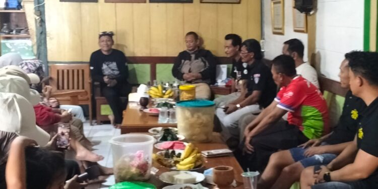 Warga Samin Bojonegoro Gelar Tradisi Nggemblang, Eratkan Persaudaraan