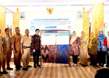 Cetak Generasi Muda Perajin, Pemkab Bojonegoro Gelar Pelatihan Batik Tulis untuk 14 ATS