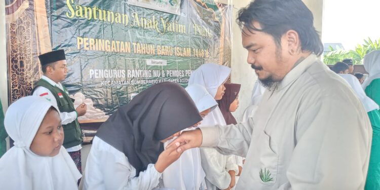 PR NU dan Pemdes Pekuwon Santuni Yatim di Momen 1 Muharam 1448 H