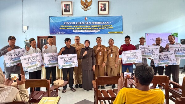 Pemkab Bojonegoro Serahkan Bantuan Alsintan, Para Petani Sambut Gembira