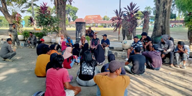 Humanis! Pemkab Bojonegoro Tata Alun-Alun Lewat Dialog, PKL Dipindah ke Rajekwesi