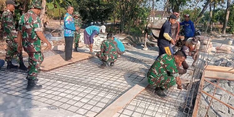Danramil 0812/01 Pimpin Karya Bhakti Percepat Pembangunan Jembatan Aramco