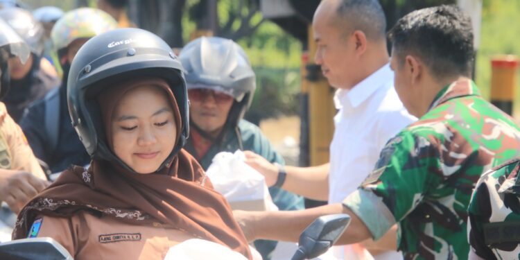 Dandim 0812 Lamongan Pimpin Jumat Berkah Penuh Kepedulian