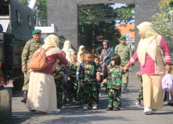 Keceriaan Hari Anak Nasional Warnai Makodim 0812 Lamongan