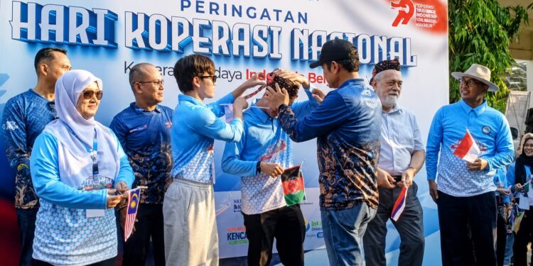 1.700 Peserta Semarakkan Hari Koperasi ke-79 di Lamongan, Mahasiswa 43 Negara Ikut Fun Walk