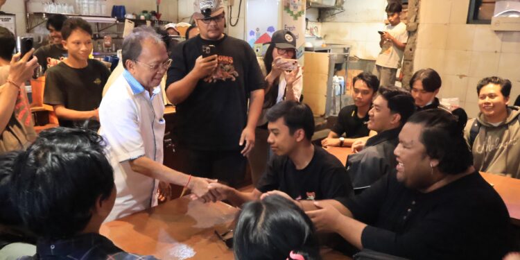 Hari Tumpek Krulut, Gubernur Bali Traktir Kopi untuk Masyarakat