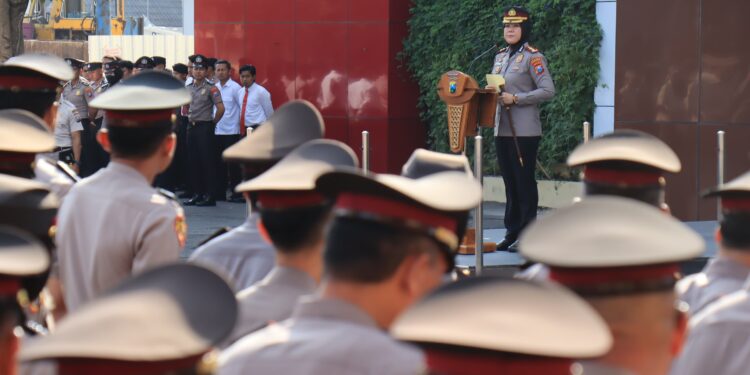 Pimpin Apel Perdana, Kapolres Bojonegoro AKBP Yenni Diarty Tekankan Pelayanan Humanis