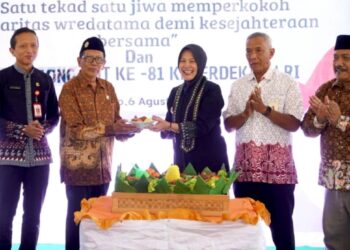 Wabup Nurul Hadiri HUT ke-64 PWRI Bojonegoro di Sumbang