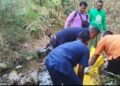Polres Lamongan Bantu Evakuasi Korban Laka Lantas di Dagan