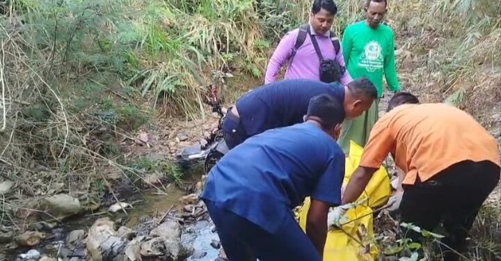Polres Lamongan Bantu Evakuasi Korban Laka Lantas di Dagan