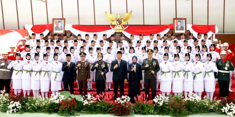 Bupati Wahono Kukuhkan 72 Pelajar Jadi Paskibraka 2026 di Malowopati