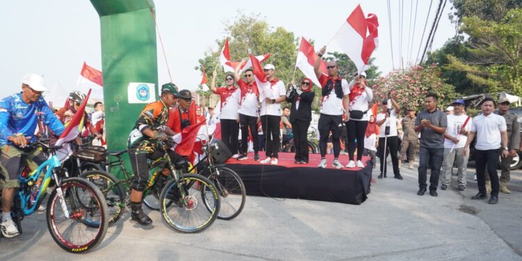 Semarak HUT RI, Dandim 0812/Lamongan Dampingi Bupati Pelepasan Gowes dan Jalan Sehat Kemerdekaan