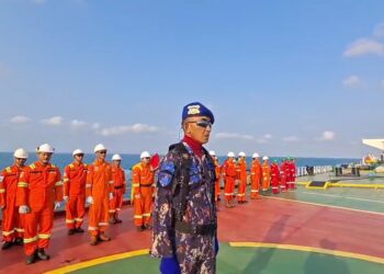 Satpolairud Polres Lamongan Khidmatkan Upacara Kemerdekaan di Laut