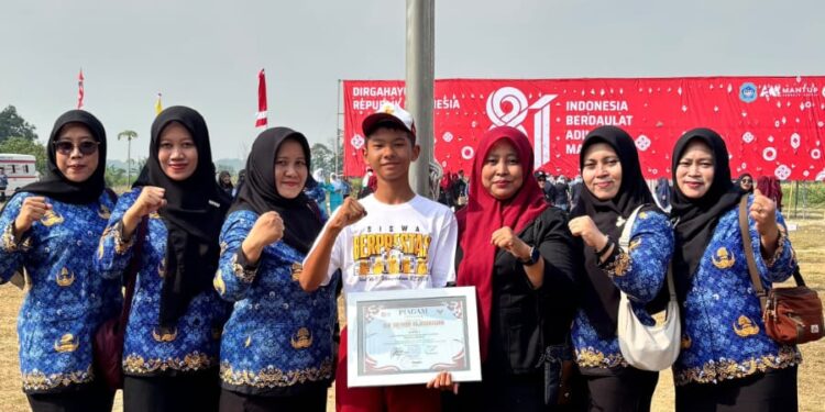 HUT ke-81 RI di Mantup, 62 Pelajar Berprestasi Terima Penghargaan