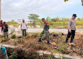 Babinsa Koramil 0812/26 Pucuk Bersama Warga Gelar Kerja Bakti