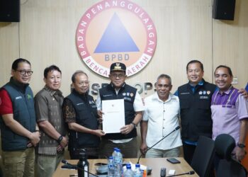 Gubernur Koster Serahkan Bantuan Rp 1 M untuk Korban Gempa NTT
