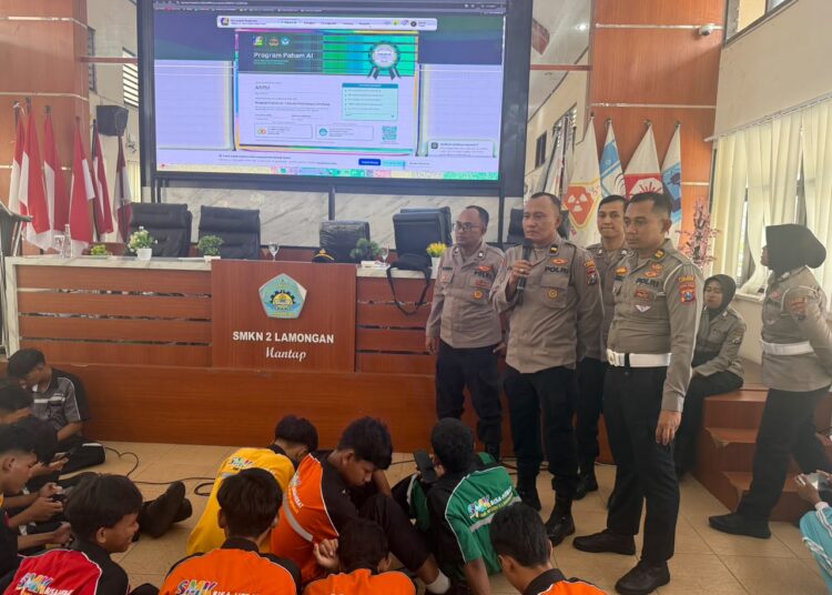 Polres Lamongan Edukasi AI, Tingkatkan Literasi Digital Siswa SMKN 2