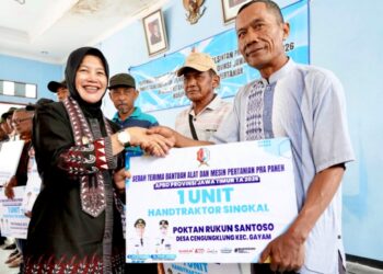 12 Poktan Bojonegoro Terima Bantuan Alsintan, Wabup: Manfaatkan dan Rawat Bersama