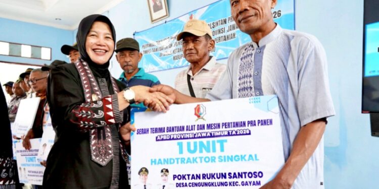 12 Poktan Bojonegoro Terima Bantuan Alsintan, Wabup: Manfaatkan dan Rawat Bersama