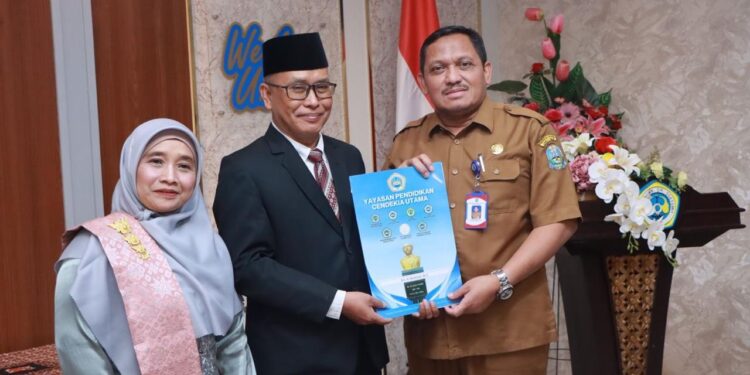 Pimpinan Baru SMP–SMA Dr. Soetomo Dilantik, Disdik Dorong Sekolah Berdampak dan Berkinerja Unggul