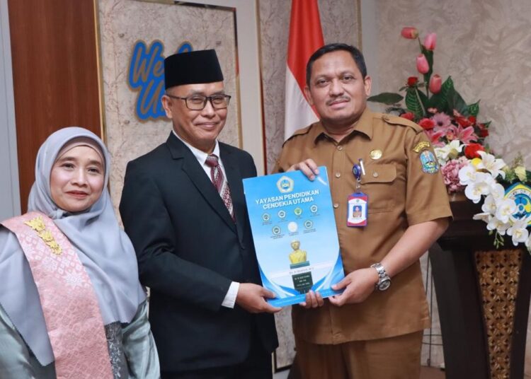 Pimpinan Baru SMP–SMA Dr. Soetomo Dilantik, Disdik Dorong Sekolah Berdampak dan Berkinerja Unggul