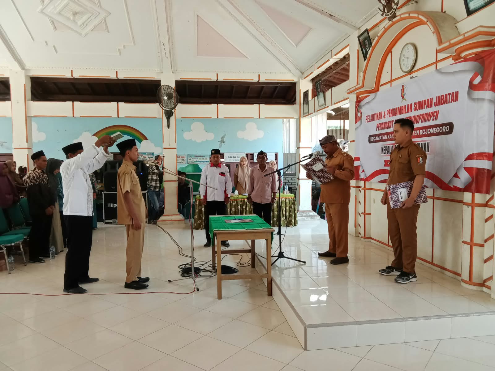 Kades Kedungprimpen Bojonegoro Lantik Aris Ramadhani Jabat Kasi Pelayanan