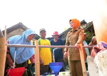 Atasi Kekeringan, Pemkab Bojonegoro Pasang Toren 5.300 Liter di Desa Nganti Ngraho