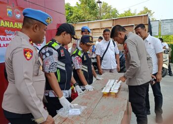 Sidak! 24 Anggota Satresnarkoba Polres Bojonegoro Tes Urine