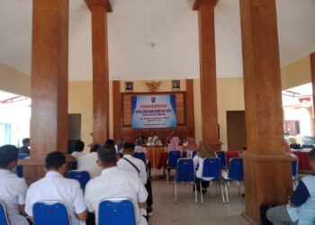 Konferensi Kades di Minohorejo, Camat Widang Pastikan P-APBD 2026 Fokus Infrastruktur Jalan
