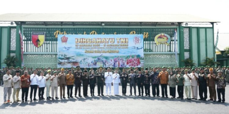 Bupati Wahono dan Wabup Nurul Hadiri Upacara HUT ke-81 TNI di Makodim Bojonegoro