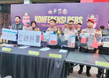 Polres Bojonegoro Tangkap Pelaku Love Scamming, Tipu Korban Pakai Akun FB Palsu Raup Rp24,3 Juta
